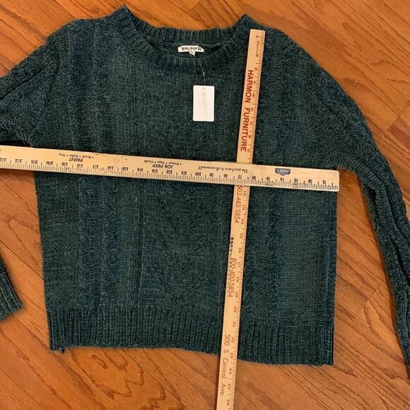 Rag Poets Size Large Pull over sweater in pine green. Soft/cozy/quality piece - Picture 2 of 6